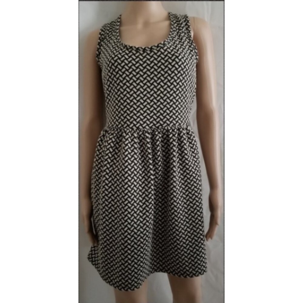 BeBop Women's‎ Black/White Geometric Pattern Sleeveless Skater MIni Dress Medium - Picture 5 of 11